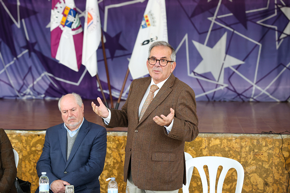 Assinatura de protocolo tripartido para reabilitação das instalações do Rancho Folclórico de Praias do Sado - presidente da Câmara, André Martins, e secretário de Estado da Administração Local e Ordenamento do Território, Carlos Miguel
