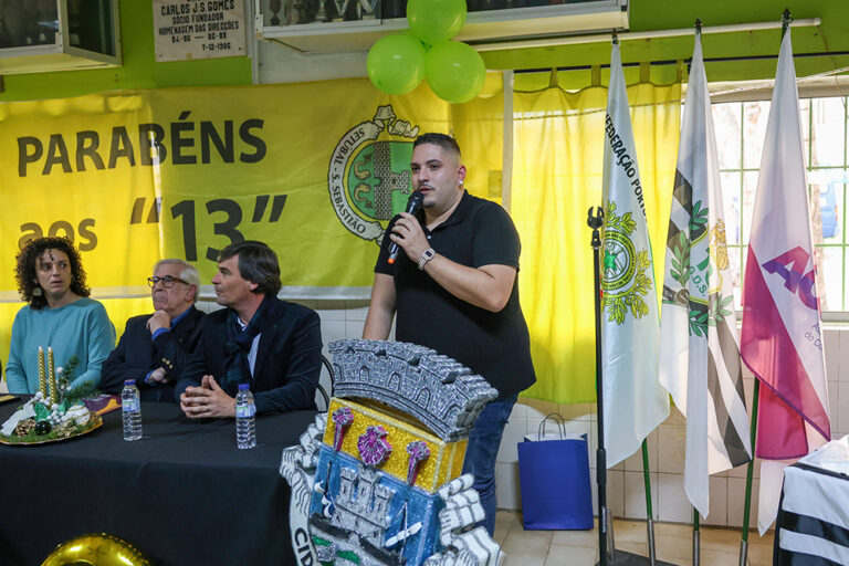 Comemorações do 102.º aniversário do Grupo Desportivo Setubalense “Os 13” - presidente da coletividade, João Praia, usa da palavra na presença da vereadora Rita Carvalho