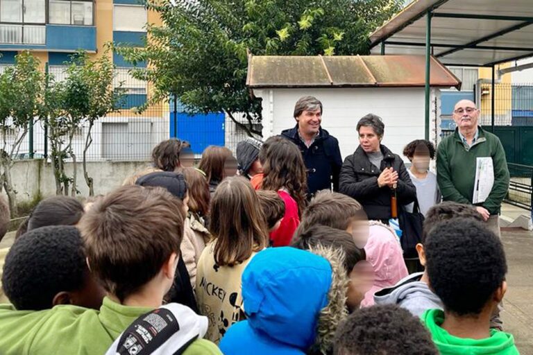 Hastear das bandeiras Eco-escolas e Escola Azul no Agrupamento de Escolas Luísa Todi - escolas básicas Luísa Todi e do Monte Belo