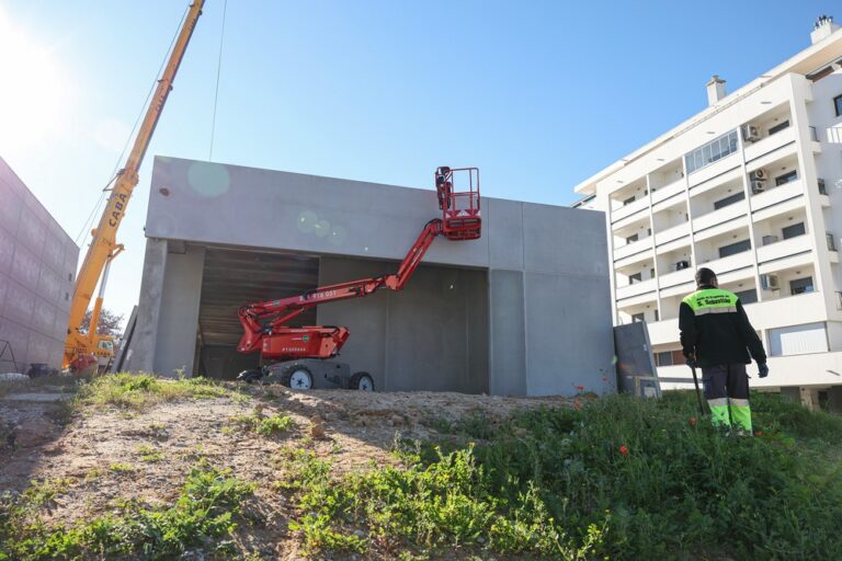 Obras da futura sede da Junta de Freguesia de São Sebastião, localizada junto do Auditório Bocage