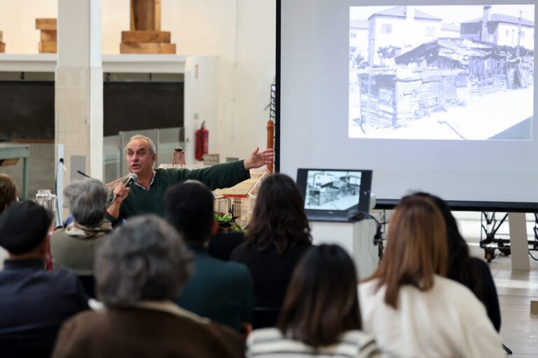 Comemorações dos 50 anos do 25 de Abril - Venham mais Vinte e Cincos | Conferência "Das Barracas aos Bairros SAAL"