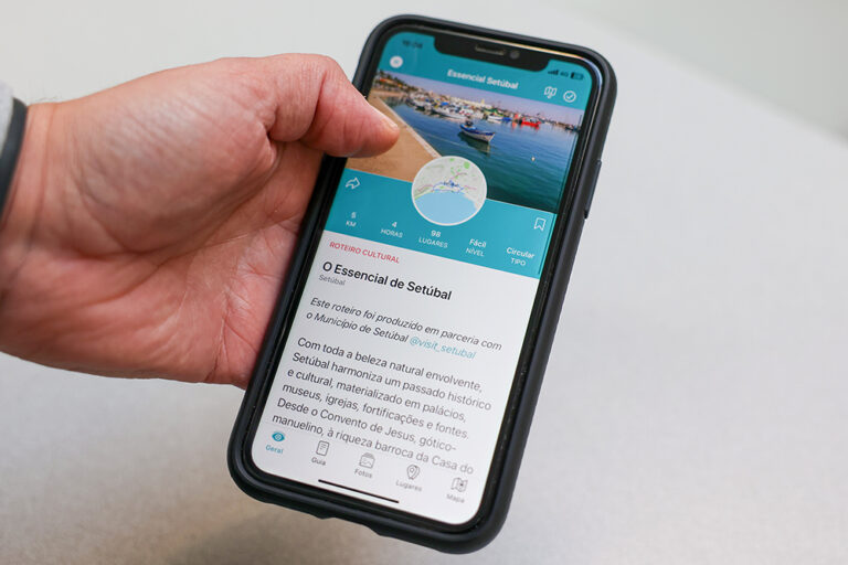 Aplicação Walkbox com cinco roteiros em Setúbal