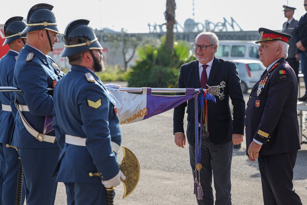 Companhia de Bombeiros Sapadores de Setúbal celebrou 238 anos - imposição da medalha “Gratidão Covid 19” da Liga dos Bombeiros Portugueses no estandarte da CBSS
