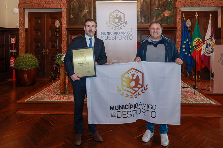 Setúbal recebeu o diploma de Município Amigo do Desporto 2023, atribuído pela plataforma digital Cidade Social - vereador do Desporto, Pedro Pina, e responsável da Cidade Social, Pedro Mortágua Soares