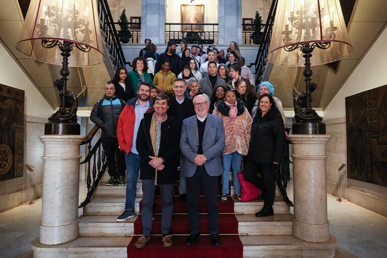 Câmara entregou as chaves das 12 primeiras casas reabilitadas no Bairro das Manteigadas