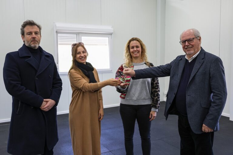 Instalações da Academia de Dança Contemporânea de Setúbal foram ampliadas - presidente da Câmara, André Martins, entregou as chaves