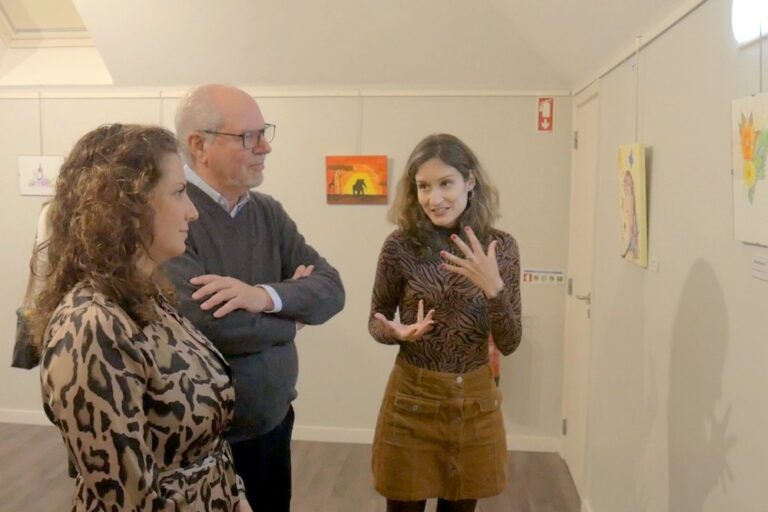 Inauguração da exposição de desenho e pintura “Tons da Natureza”, de Raquel Bento - presidentes da Câmara e da Junta de Freguesia de Azeitão, André Martins e Sónia Paulo, com a autora