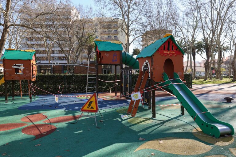 Reparações em parque infantil no Bonfim vandalizadas