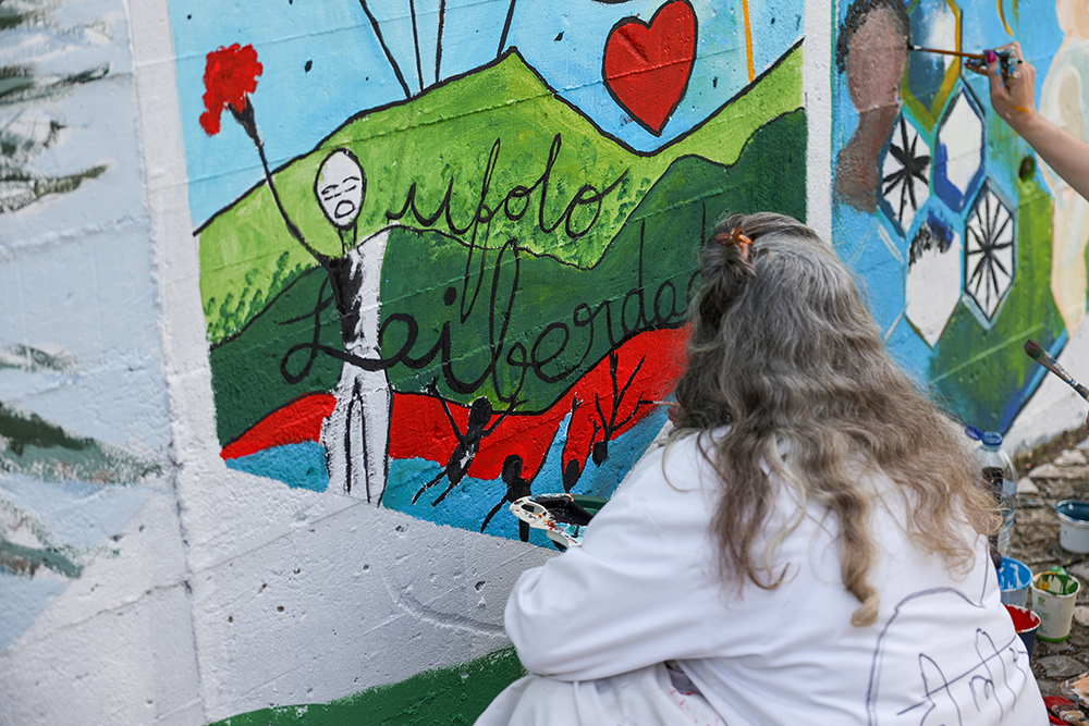 25 de Abril e Março Mulher - Pintura de mural Liberdade, Querida Liberdade