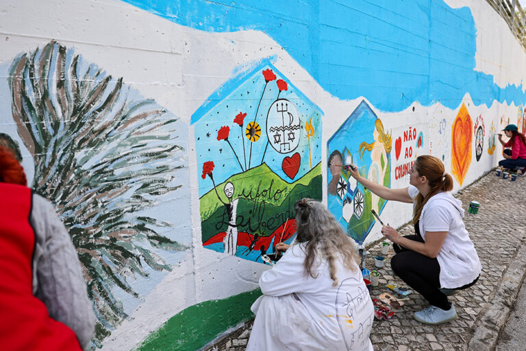 25 de Abril e Março Mulher - Pintura de mural Liberdade, Querida Liberdade