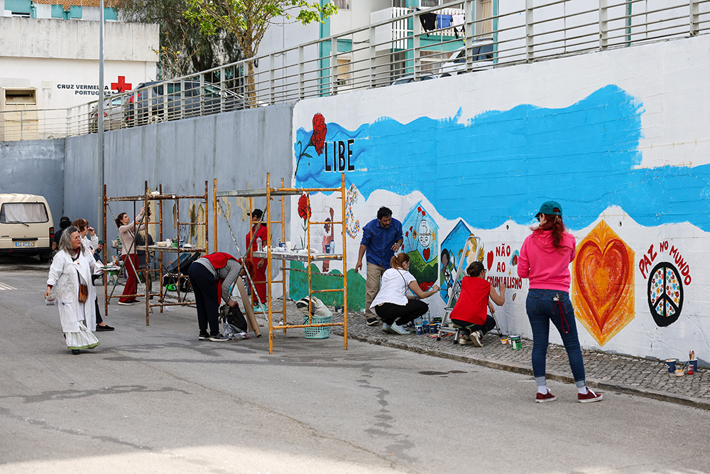 25 de Abril e Março Mulher - Pintura de mural Liberdade, Querida Liberdade