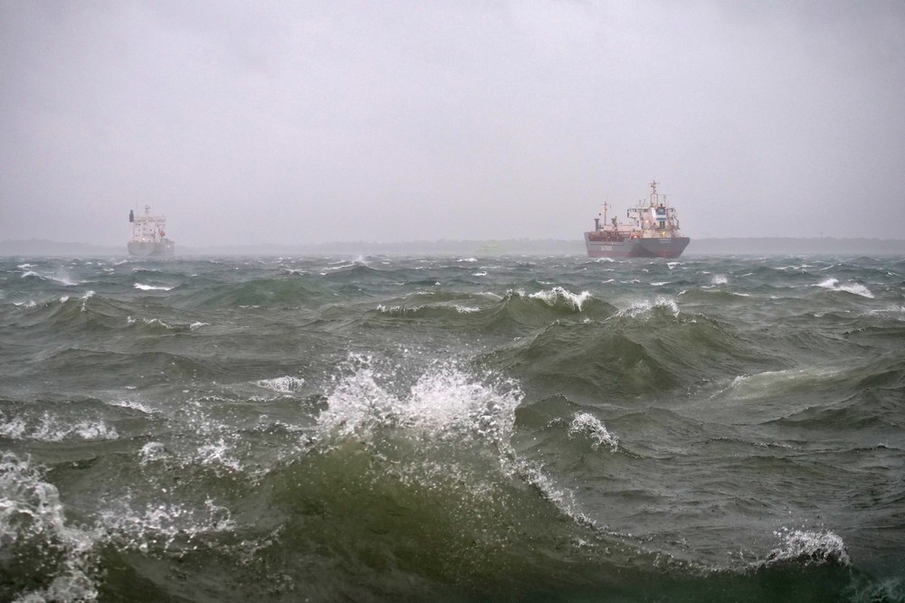 Meteorologia adversa, com agitação marítima