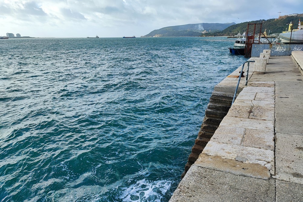 Meteorologia adversa, com agitação marítima