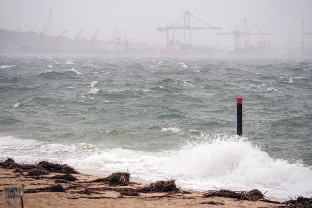 Meteorologia adversa, com agitação marítima