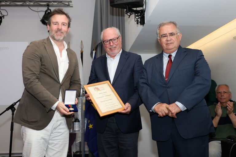 Presidente André Martins e vereador Pedro Pina receberam distinção feita ao município pelo apoio incondicional