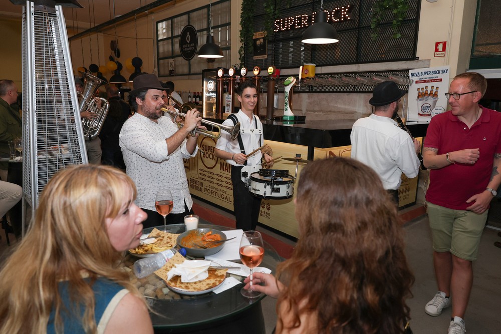 A música foi uma constante pelos vários espaços do Mercado da Conceição
