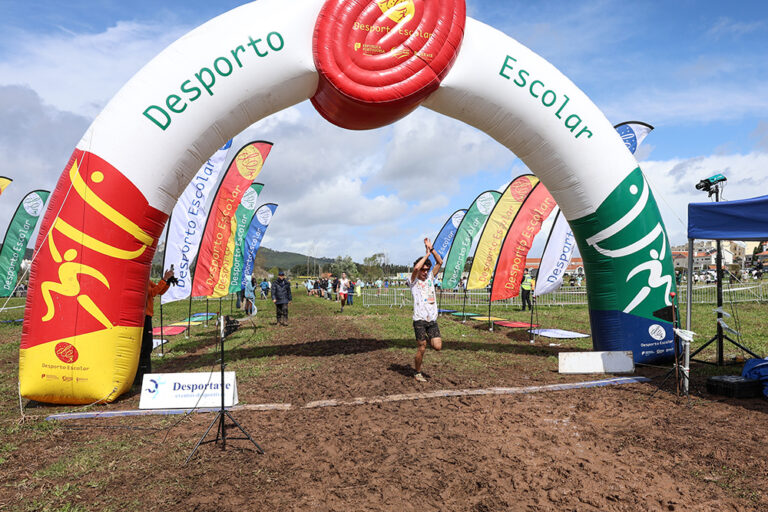 Corta-Mato Nacional Escolar 2024, disputado no Parque Urbano da Várzea