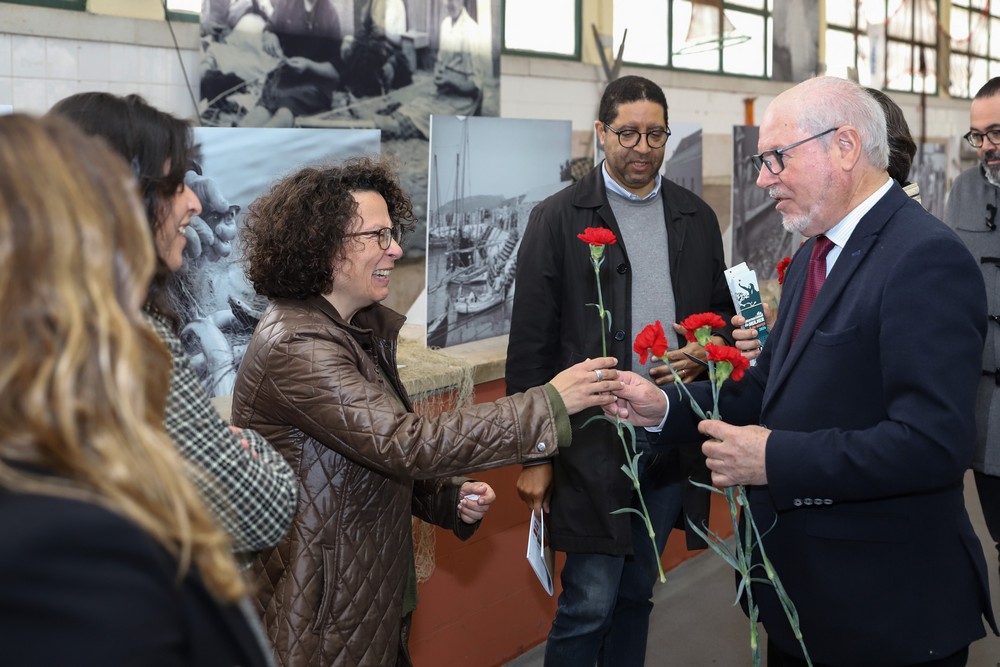 Entrega de flores no Mercado da Conceição