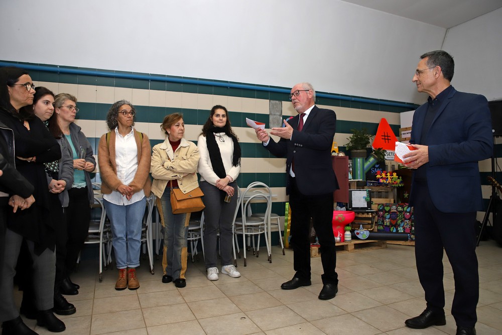 Entrega de flores nos Serviços Municipalizados de Setúbal