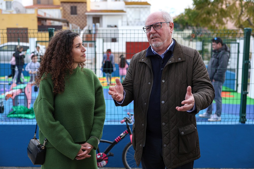Inauguração do novo parque infantil Os Flamingos, na Quinta do Meio, Praias do Sado - presidentes da Câmara Municipal, André Martins, e da Junta de Freguesia do Sado, Marlene Caetano