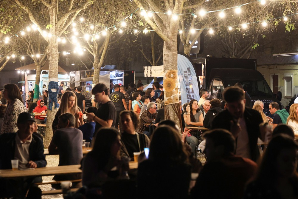 A música e a gastronomia fizeram a festa da juventude no Largo José Afonso