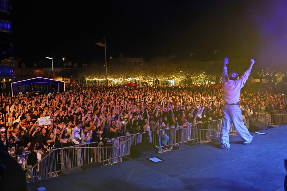 Dez mil pessoas encheram o Largo José Afonso para ver Van Zee