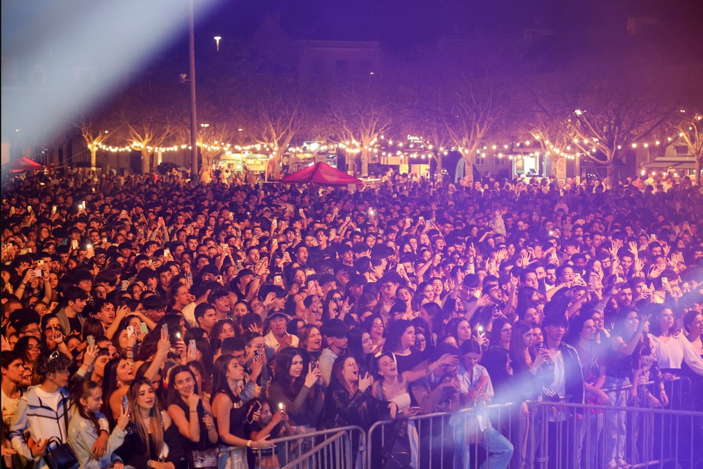 Dez mil pessoas encheram o Largo José Afonso para ver Van Zee