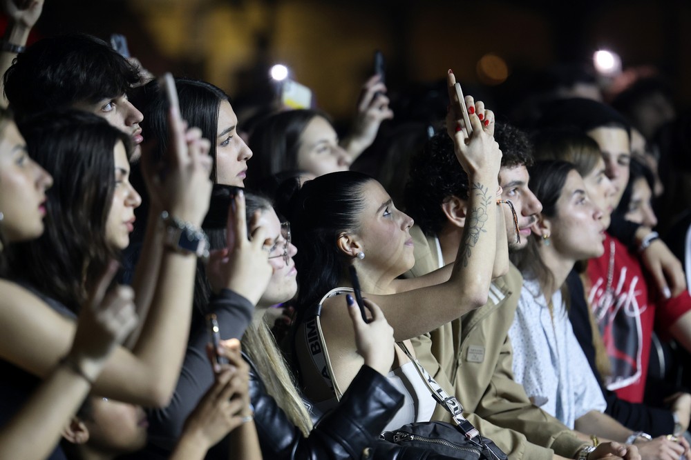Dez mil pessoas encheram o Largo José Afonso para ver Van Zee