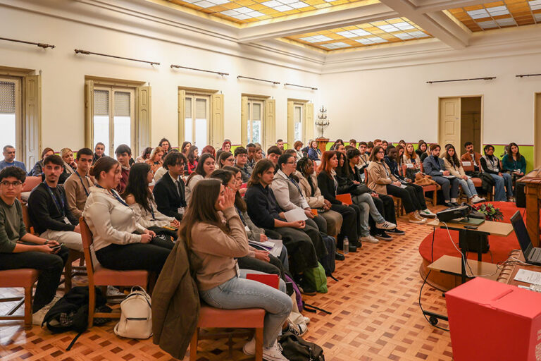 Parlamento dos Jovens - Ensino Secundário - Sessão Distrital