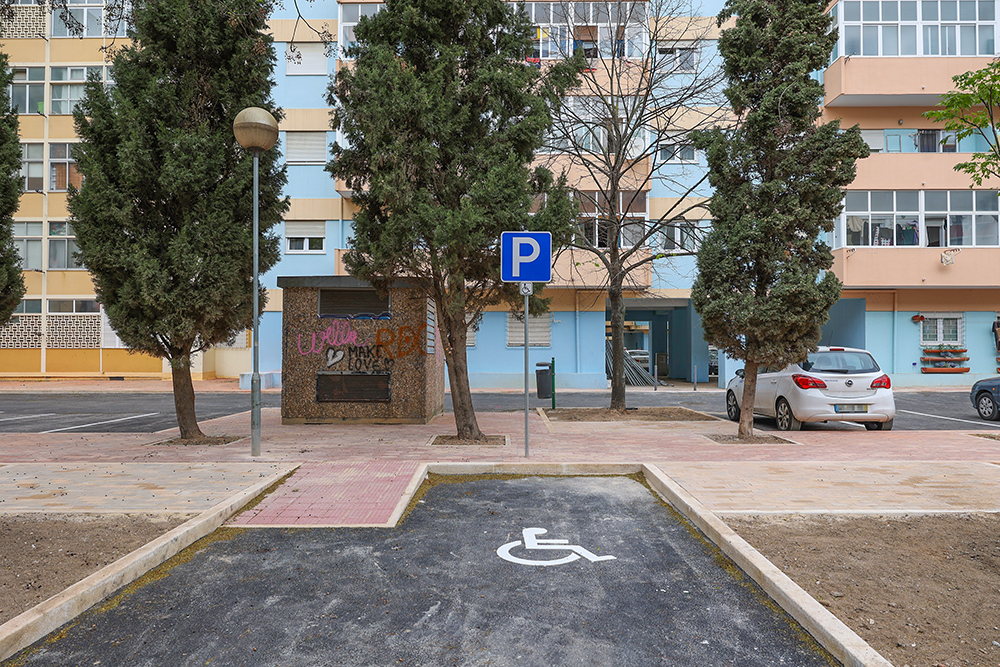 A Praceta Quinta do Tavares foi renovada com parque de estacionamento ampliado