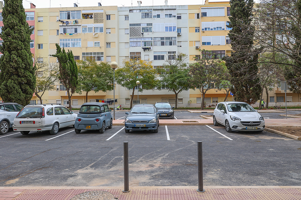 A Praceta Quinta do Tavares foi renovada com parque de estacionamento ampliado