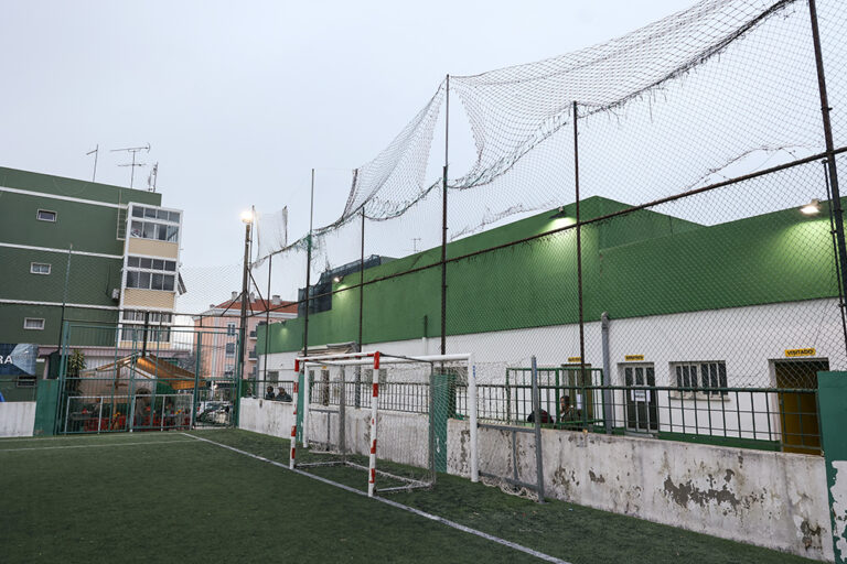 Executivos da Câmara Municipal e da Junta de Freguesia de São Sebastião visitaram o Núcleo Recreativo e Desportivo Ídolos da Praça