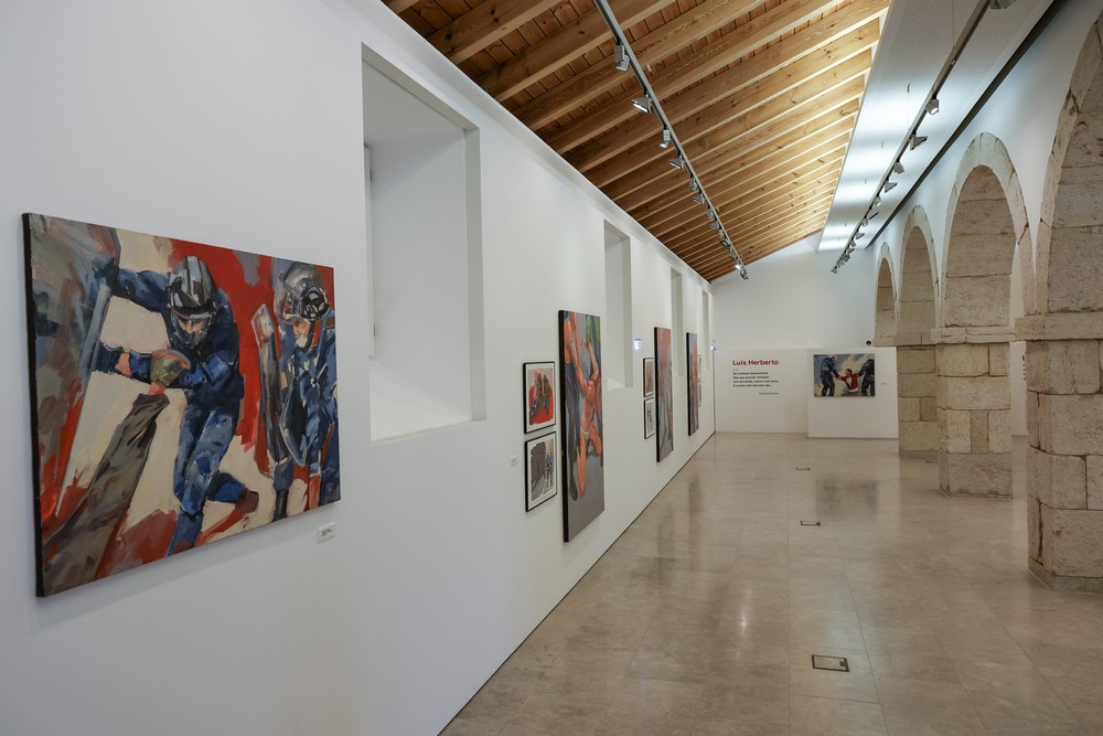 A mostra "resiliência" está na Galeria Municipal do 11