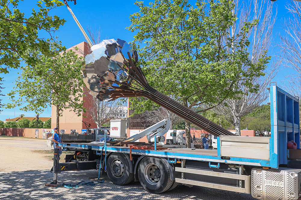 25 de Abril - Instalação da Árvore da Liberdade - escultura de Ricardo Crista