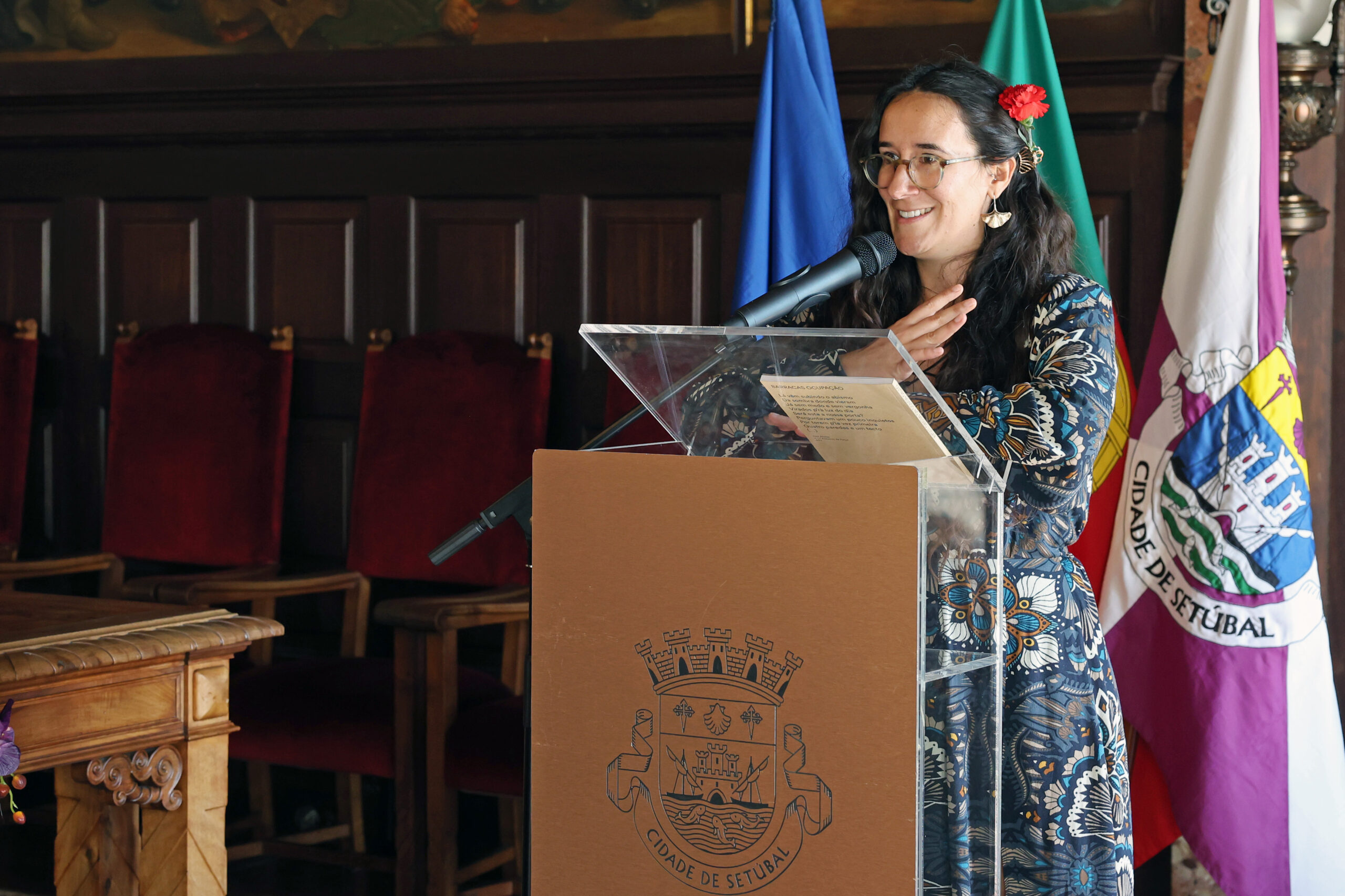 Apresentação do livro “Outro Mundo no Mesmo Lugar – A Cidade das Barracas” - um dos quatro autores, Vanessa Iglésias Amorim