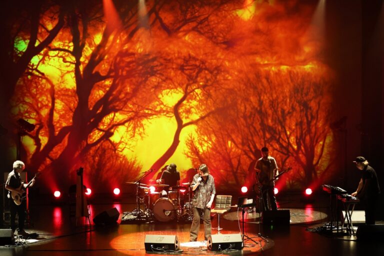 25 de Abril - Concerto Três Tristes Tigres