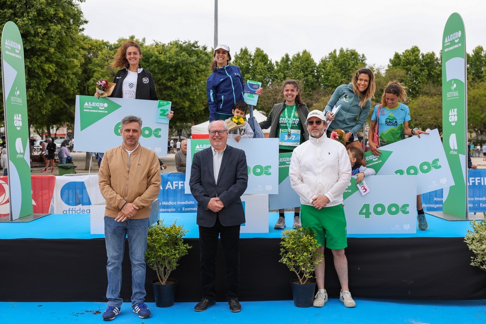 34.ª Alegro Meia Maratona de Setúbal - Pódio feminino, com o presidente da Câmara, André Martins, e o vereador do Desporto, Pedro Pina