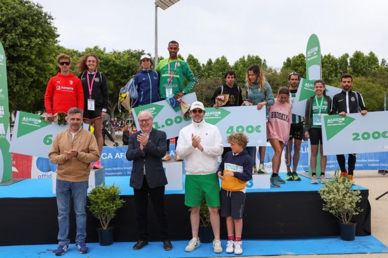34.ª Alegro Meia Maratona de Setúbal - Pódio conjunto, masculino e feminino, com o presidente da Câmara, André Martins, e o vereador do Desporto, Pedro Pina