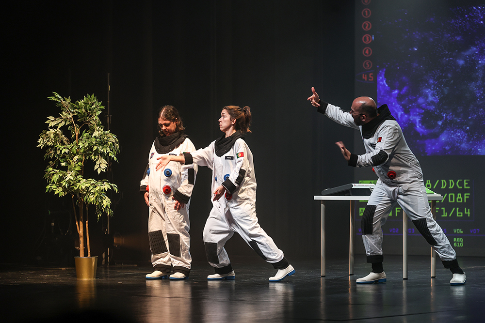 O espetáculo 'Aldeberã' celebrou a diversidade no Dia Mundial do Teatro