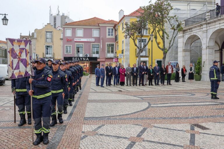 Comemorações do 164.º aniversário da elevação de Setúbal a cidade | hastear da bandeira