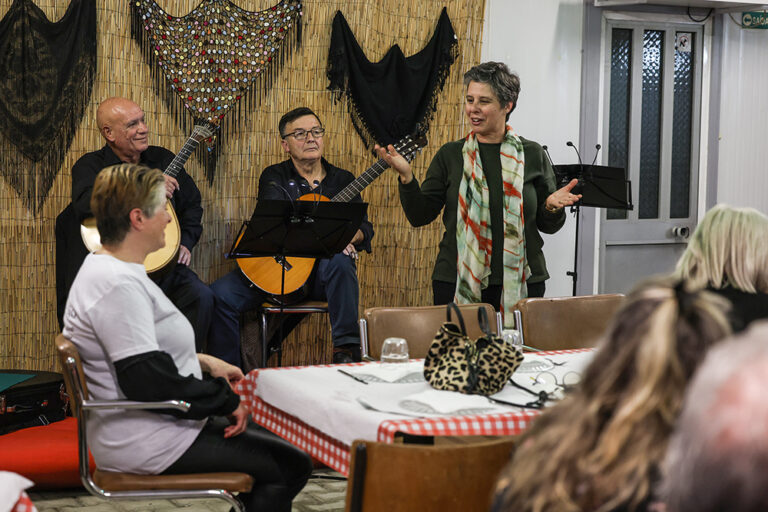 Vice-presidente da Câmara Municipal, Carla Guerreiro, no jantar de fados para angariação de fundos para a construção da nova sede da SIMBA - Sociedade de Instrução Musical de Brejos de Clérigos de Azeitão