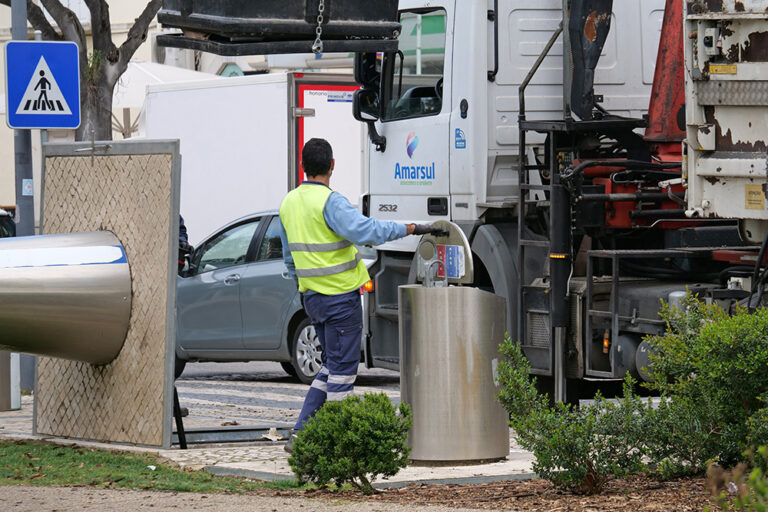 Serviço de recolha de resíduos pela AMARSUL