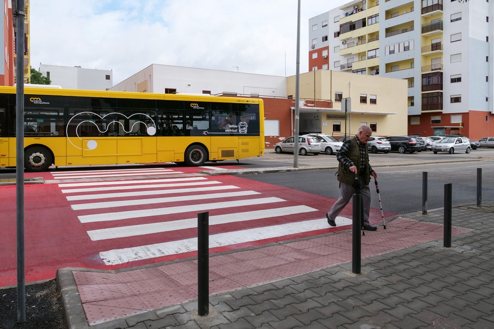 Nova passadeira junto do Centro de Saúde de Vale do Cobro