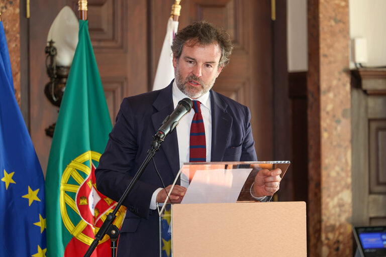 Câmara Municipal assinou 11 protocolos de cooperação com sete instituições para o desenvolvimento dos Serviços de Atendimento e Acompanhamento Social e celebração e acompanhamento dos contratos de Rendimento Social de Inserção