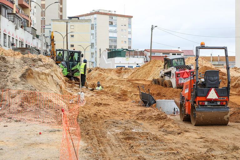 Requalificação de espaço público no Vale de Cerejeiras, nas traseiras da Avenida D. João II, melhora condições de mobilidade e acessibilidade