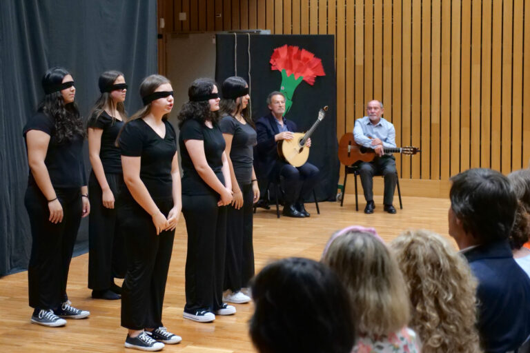 Abril Depois de Abril, performance produzida pela Biblioteca Escolar D. João II e pelo clube de leitura em voz alta "Nós e Voz"