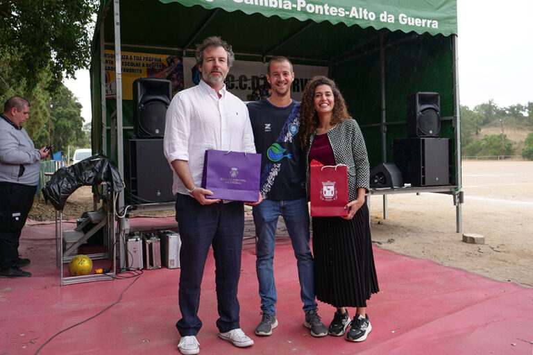 O vereador Pedro Pina, a presidente da Junta do Sado, Marlene Caetano, e o presidente do CCDR das Curvas Fábio Silva