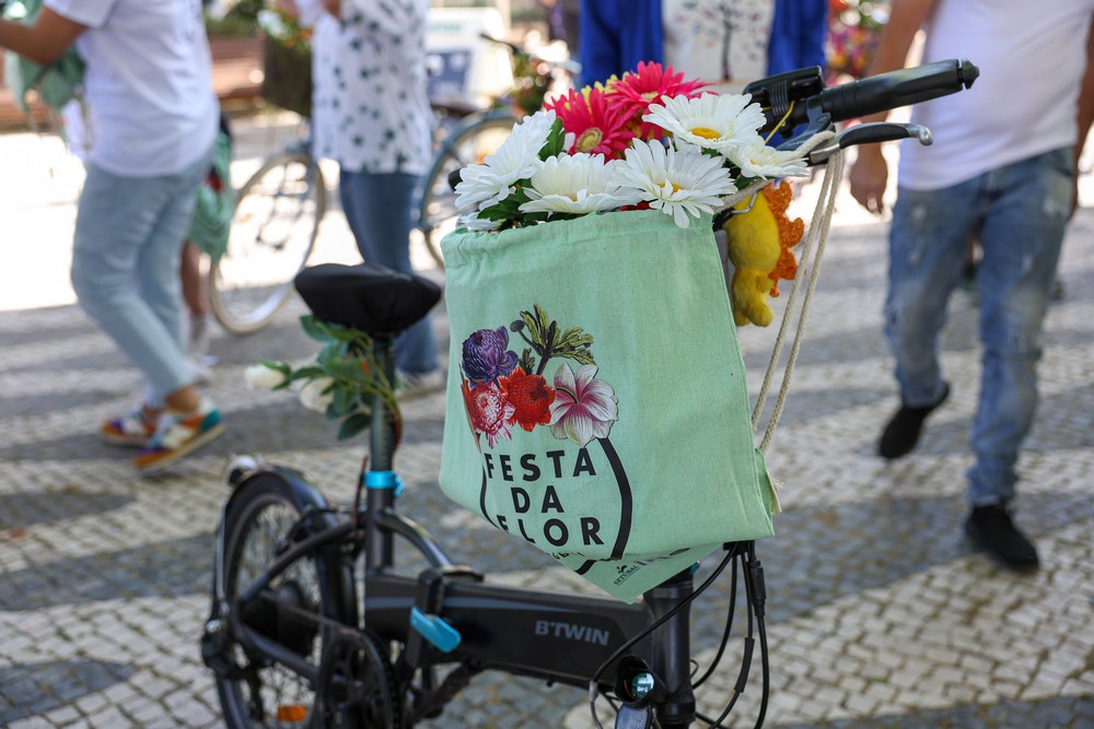 O último dia da Festa da Flor recebeu um desfile de bicicletas floridas