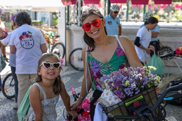 O último dia da Festa da Flor recebeu um desfile de bicicletas floridas