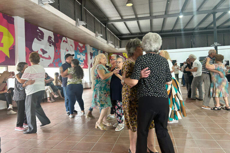 Tarde de dança sénior no Mercado 2 de Abril